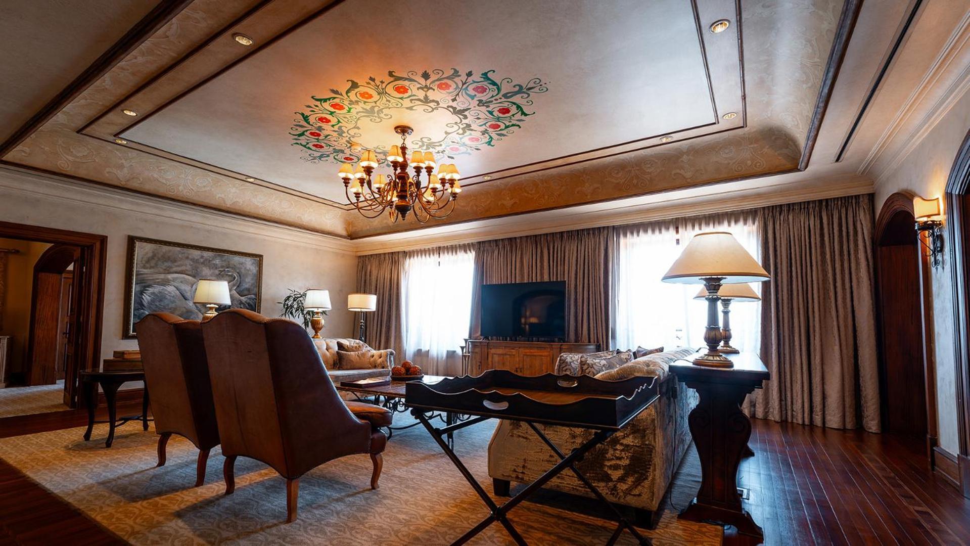 Palazzo Hotel Fourways Eksteriør billede The living room of the presidential suite