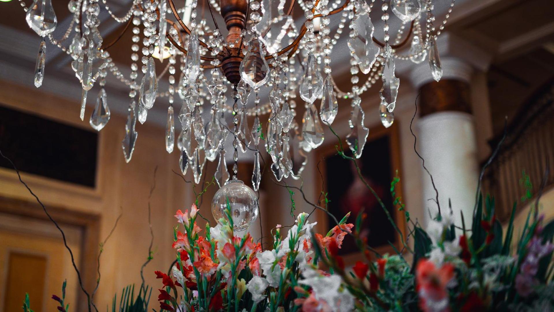 Palazzo Hotel Fourways Eksteriør billede A chandelier