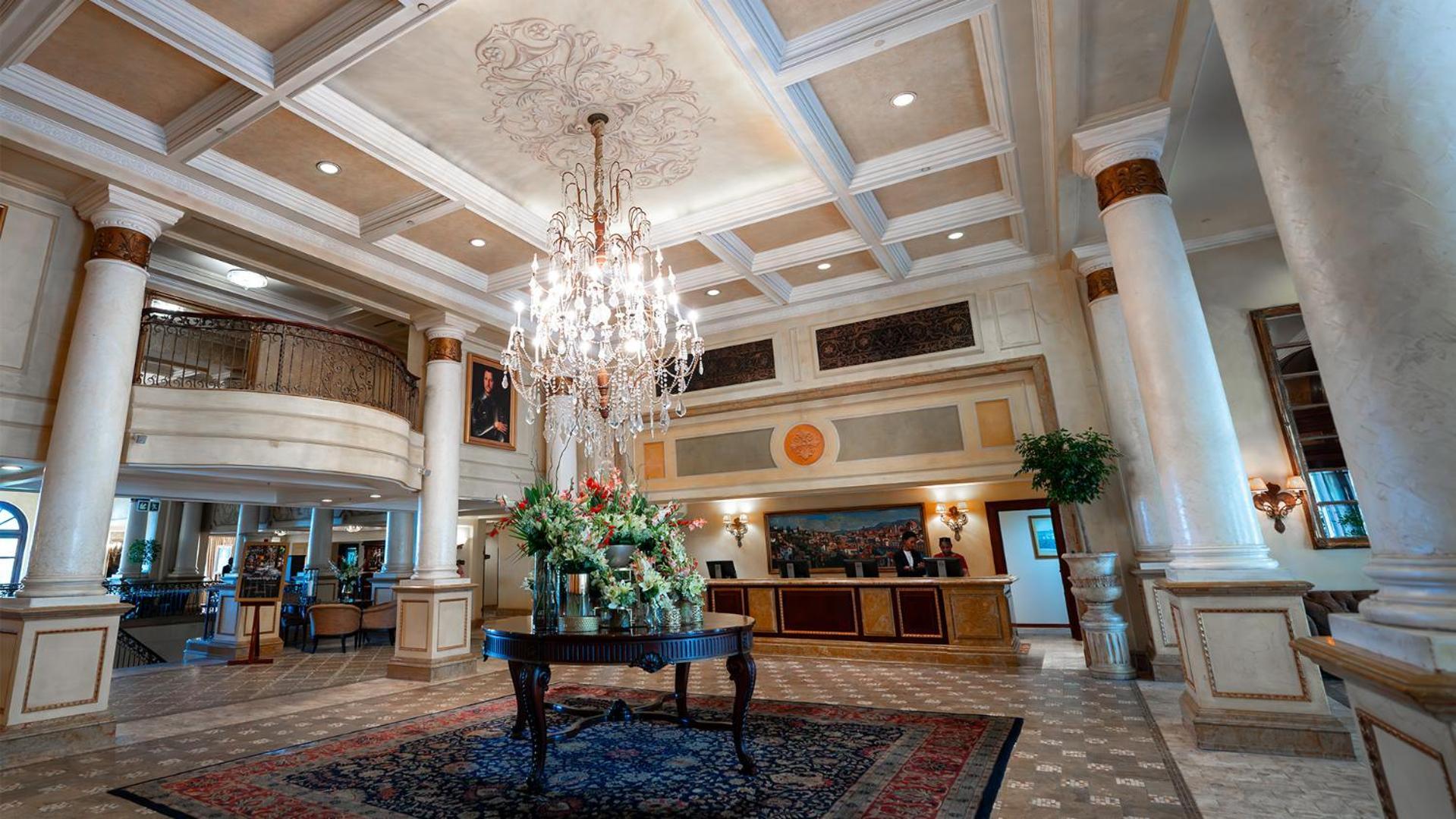 Palazzo Hotel Fourways Eksteriør billede The lobby of the Hilton San Diego Bayfront