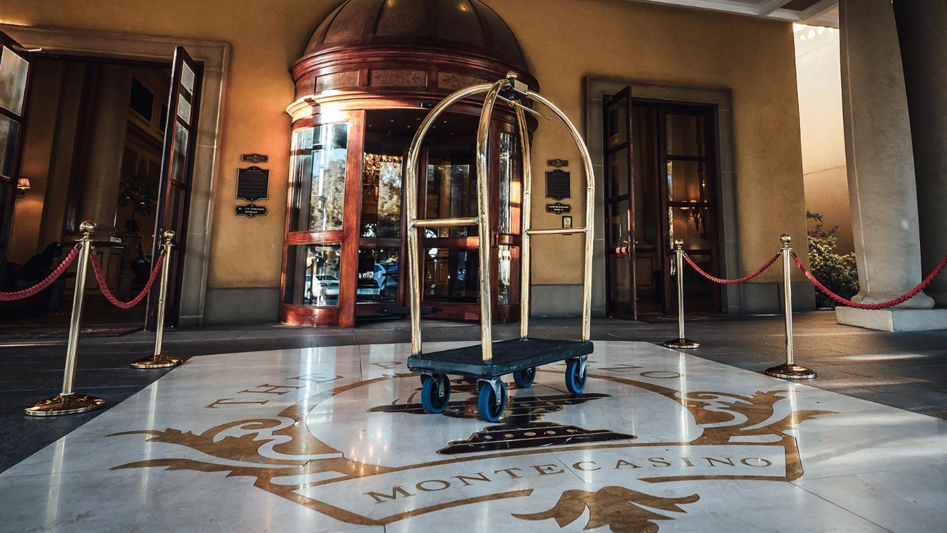 Palazzo Hotel Fourways Eksteriør billede A bellboy's cart
